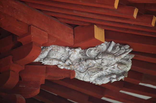 龍<br /><br />岡寺は<br />龍が眠る寺らしいが<br />こんなところにも居ました