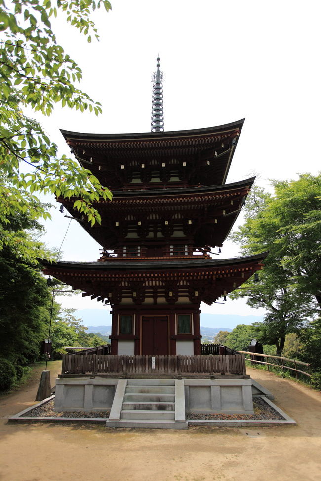 三重塔<br /><br />新しくも思えるが<br />車を横付け出来る場所でも無いので<br />それなりに難工事だったのでは？<br />眺めの良い場所なので<br />遠くからでも見えそうです