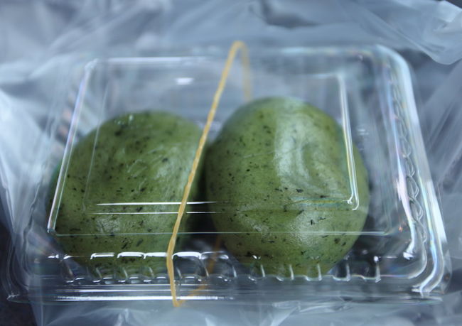 草もち<br /><br />古代米のおにぎりもあったが<br />草もちの気分でした<br /><br />帰り道は<br />山へ向かうよりも<br />天理まで戻った方が<br />迷走の確立が低そうなので向かったが<br />距離的にはロスが多そうですね