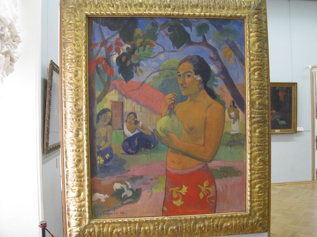 六本木で、大エルミタージュ美術館展をやっているので、見どころがどれほど残っているのか心配でしたが、「リッタの聖母」「リュートを弾く若者」「放蕩息子の帰還」「ライラックの木」他、マティス、ピカソ等、見たかった絵はほぼありました。売店は、あちこちにあるけど、品揃えが違うので、欲しいものがあったら、買ってしまう方が無難です。館内はとても広く、もう一度同じ場所に戻るのは大変なので。