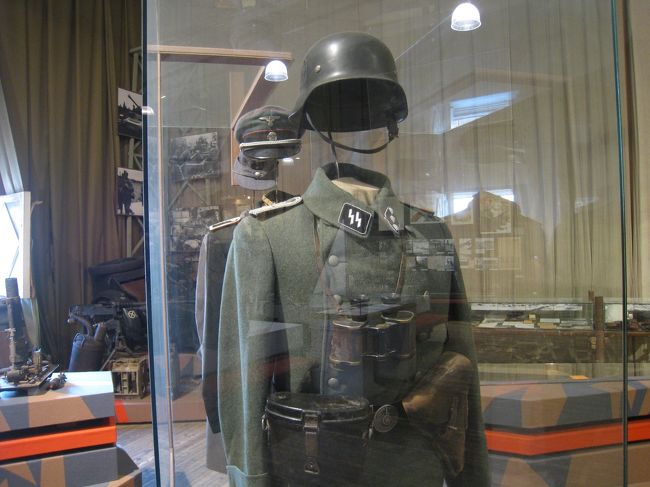 襟章は、SS。持ち主はどんな人生だったんだろう。