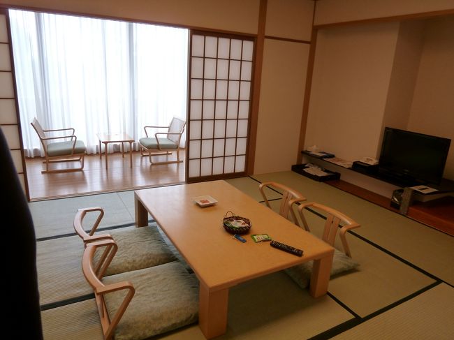 アクアビラ伊勢志摩の和室に泊まります。