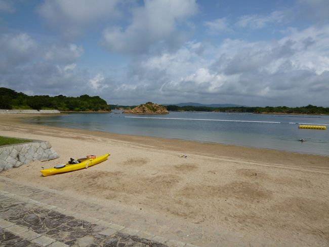 英虞湾内の小さな岬の半島にある海岸で両側に砂浜が広がっています。<br />まるでプライベートビーチのように海の景色をひとりじめできます。