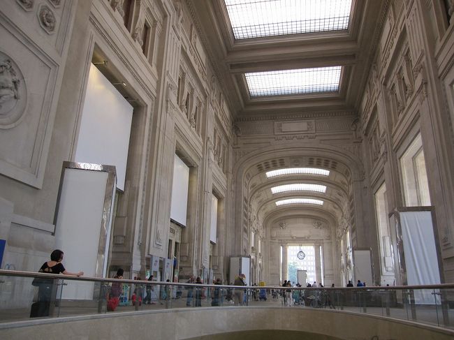 どこかの博物館にも見えなくもないです。<br />駅には見えないです