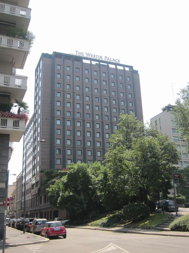 本日のホテルは、HOTEL WESTIN PALACE MILAN です。<br />地下鉄のRepubblicaから近いので、地下鉄で移動しました。<br />この時は、できるだけ節約できるところは節約しようだったのですが、今思えばタクシーで移動すれば観光しないような街並みも見れたので、多少お金を払ってでもタクシーでも良かったかな