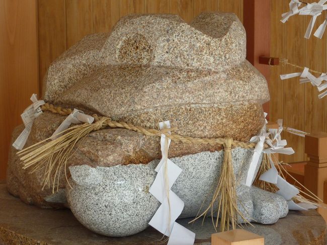 カエル神社<br />前来た時には無かったような・・