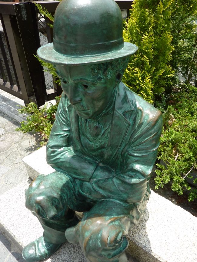 せせらぎの小道にある「チャップリン像」<br />下呂温泉にチャップリンが来たという話はないそうですけど〜