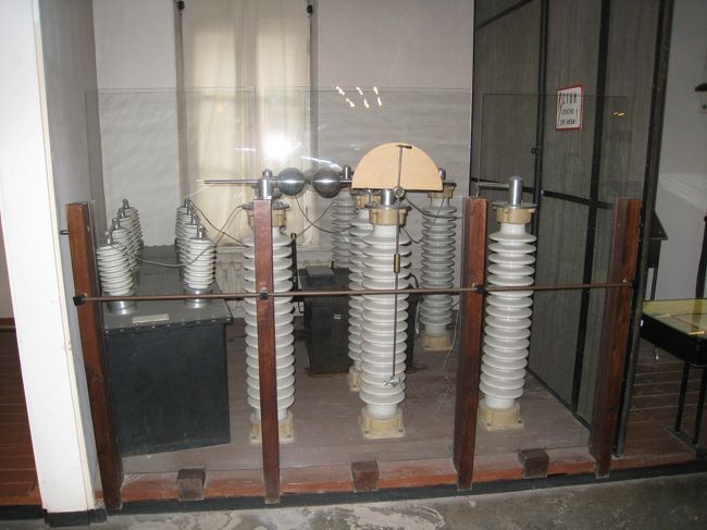 宇宙とロケットの博物館。期待してはいなかったものの、共通入場券の元を取らねばと、入り口を探しました。ここだけ少し離れた場所にあって、ちびっ子の団体が入っていくのを見なければ見つけられなかったかも。以外にも、展示物は質・量共に中々です。米国と競争で打ち上げてた国ですもんね。