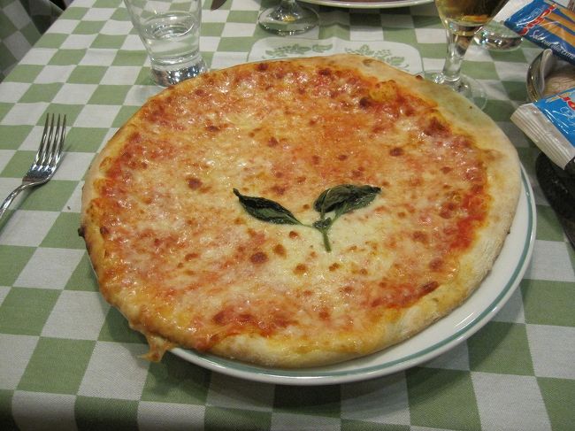 定番、マルゲリータです。<br />やっぱり本場は美味しいです。