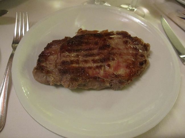 ステーキ頼んだら、肉だけが出てきました。<br />そういうもんなんですかね？<br />初イタリアなので、良く分からず。