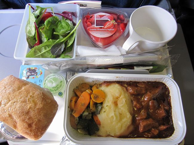 機内食。<br /><br />本旅行は、初の北欧、初のイタリアでした。<br />北欧もイタリアも、かじった程度なので、今度はどちらかに絞って来たいと思います。<br />そして、この旅行の後数ヶ月間は、やたらとカールスバーグを飲みました。