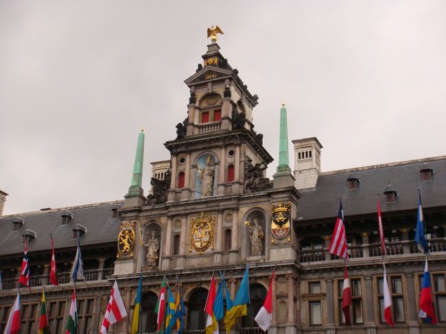 ﾏﾙｸﾄ広場の市庁舎