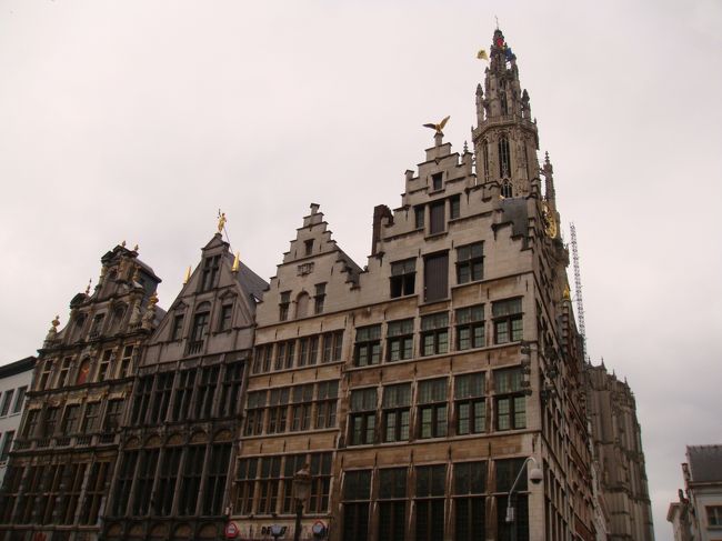 ﾏﾙｸﾄ広場のｷﾞﾙﾄﾊｳｽ