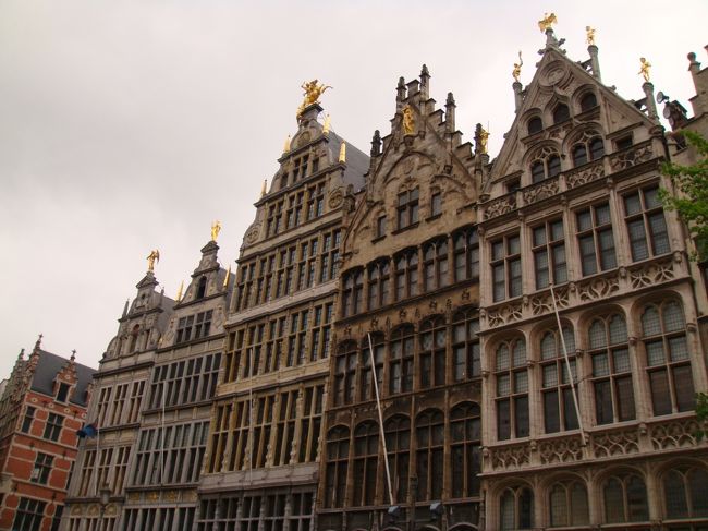 ﾏﾙｸﾄ広場のｷﾞﾙﾄﾊｳｽ