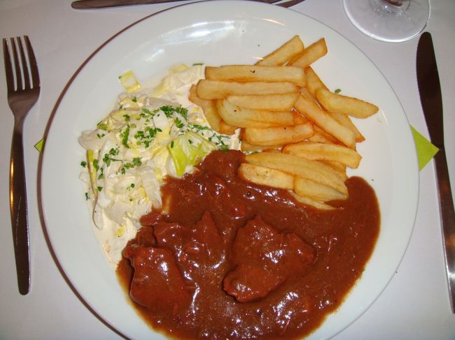 アントワープでディナー<br />･牛肉のﾋﾞｰﾙ煮込み <br />