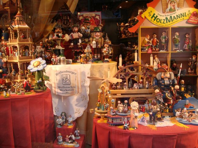 ブルージュのクリスマスショップのショーウィンドウ