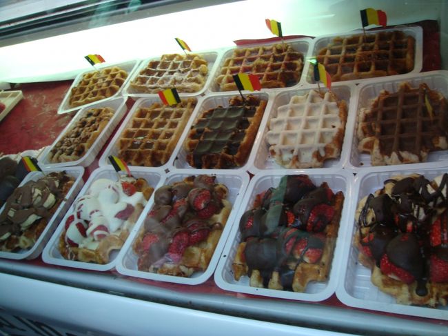 ｸﾞﾗﾝﾌﾟﾗｽ付近のﾜｯﾌﾙ店のｼｮｰｳｨﾝﾄﾞｳ