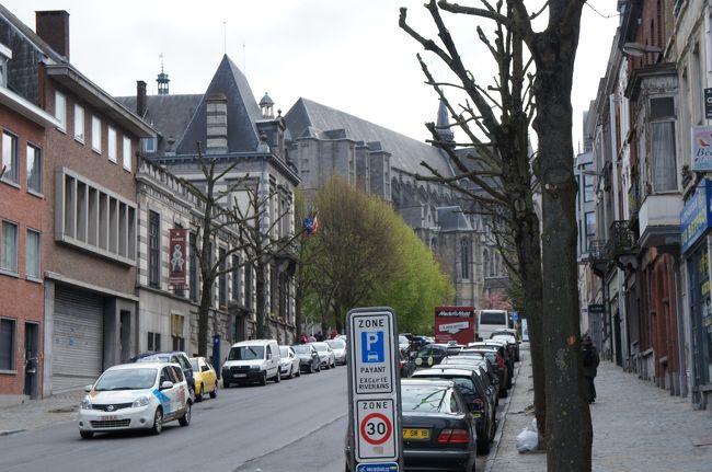 ウシエール通りと聖ウォードリュ教会(西側)