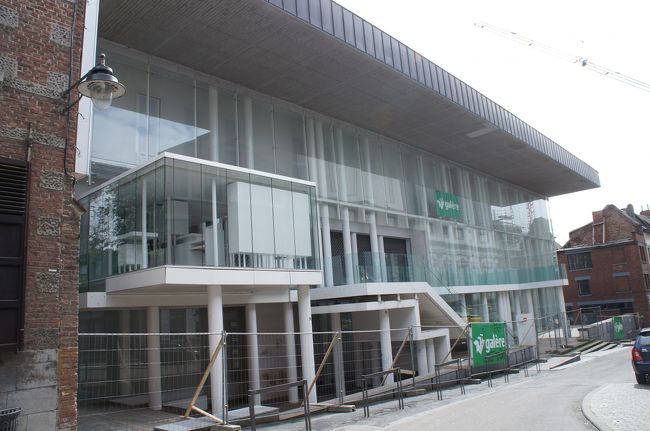 美術館(南西側)とヌーヴ通り