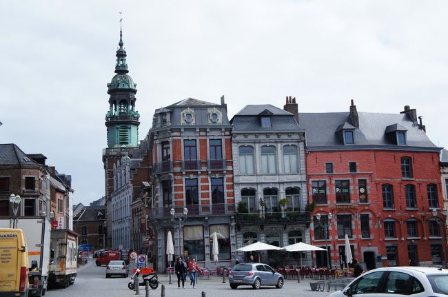 聖エリザベス(Elizabeth)教会の塔(南西側)とグランプラス