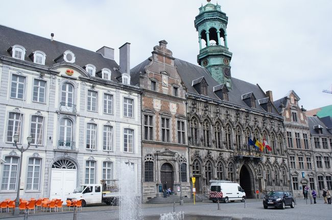 市庁舎(南側)とグランプラス