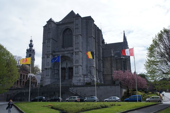 聖ウォードリュ教会(西側)とグロス・ポム通り