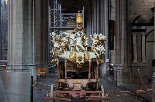 聖ウォードリュ教会の黄金の馬車