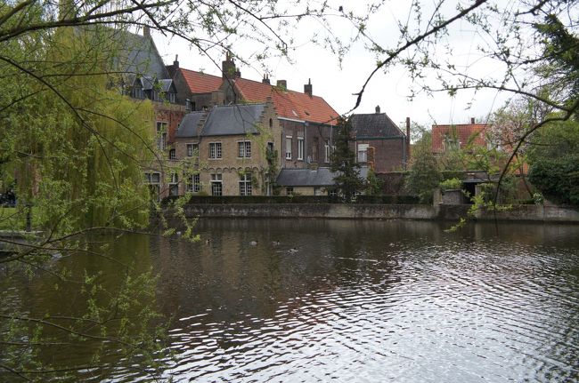 愛の湖(ミンネワーテル)(ベガイネンフェスト通りから)