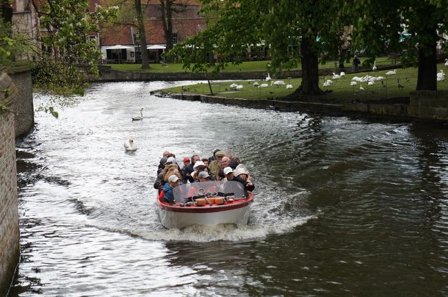 愛の湖(ミンネワーテル)とワインガールト広場