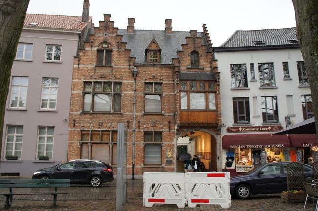 ビール醸造所(De Halve Maan)(北東側)とワル広場<br />http://www.halvemaan.be/<br />見学は、１時間で、６．５ユーロ(ビール１杯付き)