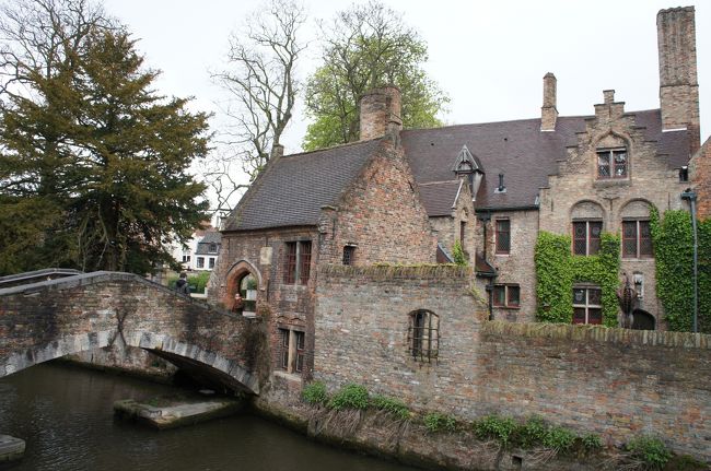 グルートゥーズ博物館(南側)の裏庭