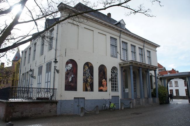 アーレンツハイス(東側)と中庭