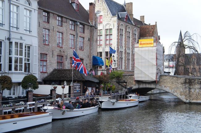 ダイフェル通り沿いのダイフェル運河と船着場