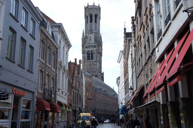 鐘楼(南東側)とウォレ通り