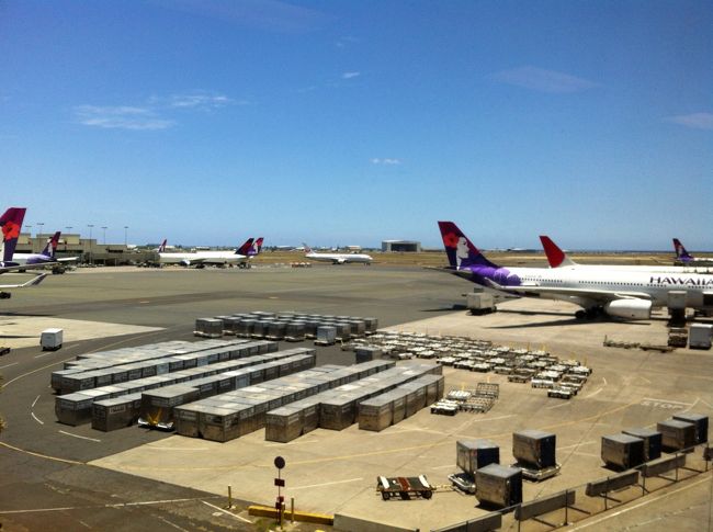 10年振りのホノルル空港。<br />いい天気〜