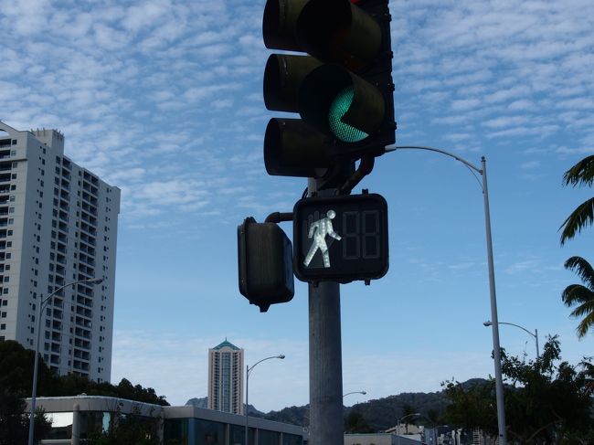 んー。信号が異国気分を盛り上げる〜