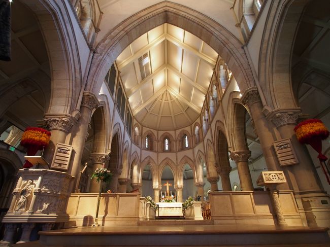 セントアンドリュース大聖堂　なかは荘厳。