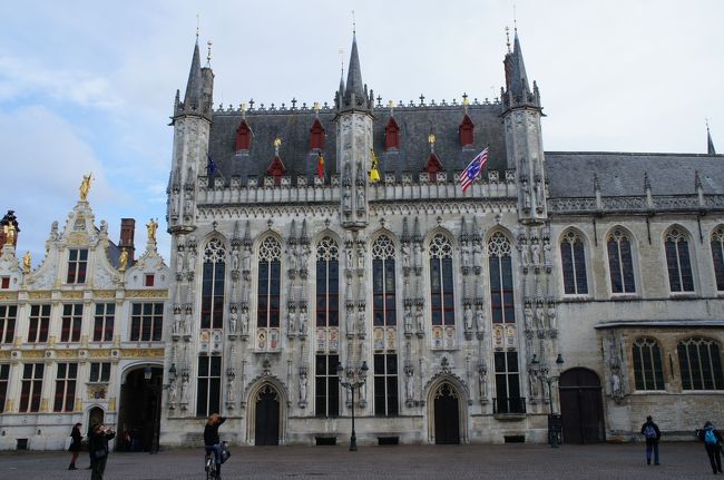 市庁舎(北西側)とブルグ広場 <br /><br />http://4travel.jp/traveler/piachan/album/10675577/