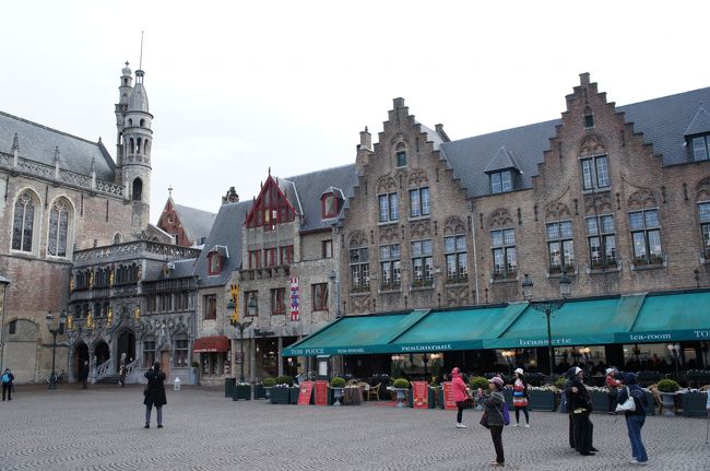 聖血礼拝堂(北東側)とブルグ広場 