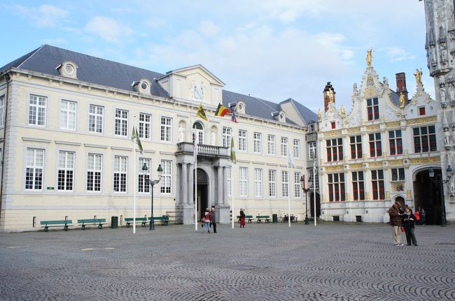 旧裁判所と公文書館(北西側)とブルグ広場 