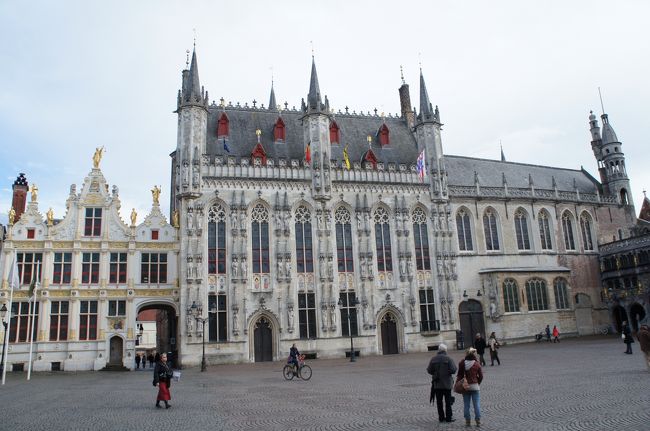 市庁舎(北西側)とブルグ広場 