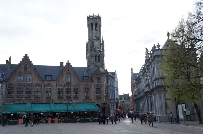 鐘楼(東側)とブルグ広場 