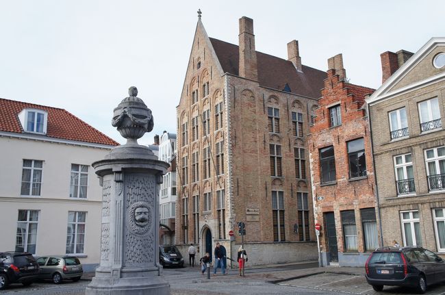 チョコレート物語(南西側)とシント・ヤンス広場