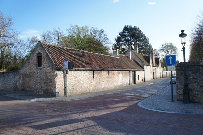 ギド・ゲゼル博物館(北東側)とロルウェフ通り