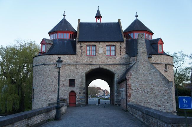 ロバの門(東側)とスケエプスダレラーン通り