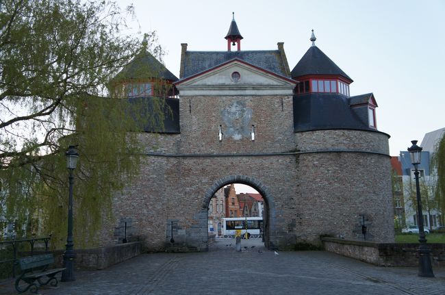 ロバの門(西側)とスケエプスダレラーン通り