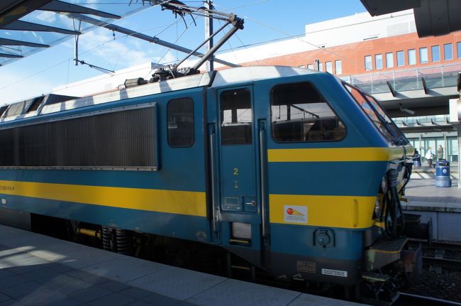 ブルージュ駅のホーム<br />８：３０ブルージュ〜８：４４オステンドの鉄道で、オステンドへ行きます。<br /><br />http://4travel.jp/traveler/piachan/album/10676096/