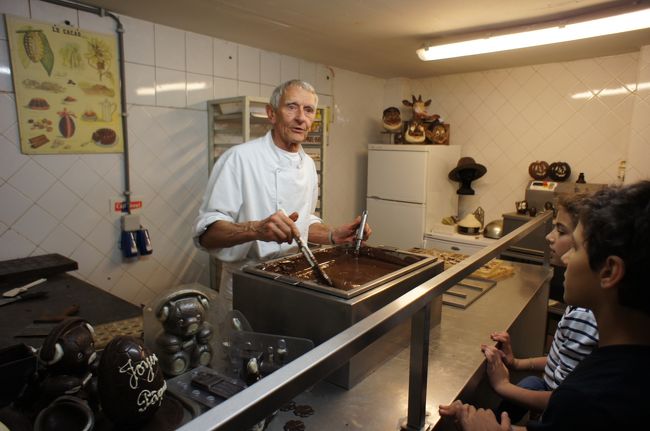 プラリヌを作る実演を見ることができます。