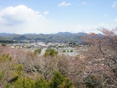展望台からは、渡月橋から嵐山の町並みが見えます。