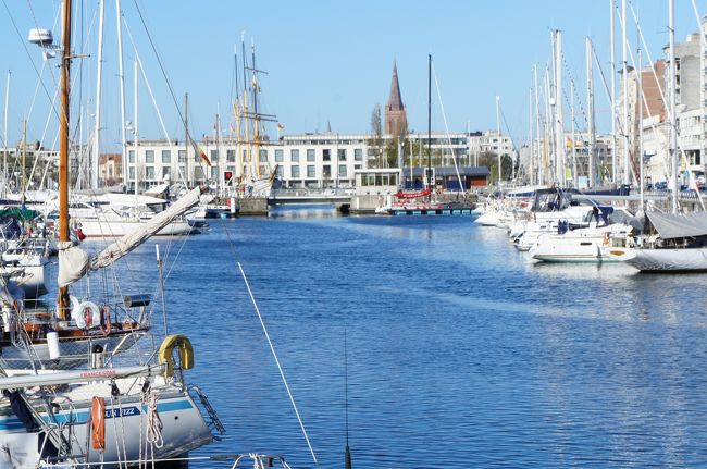 メルカトール(北東側)とヤハトハーヴェン・メルカトール運河(カペッレ通りから)